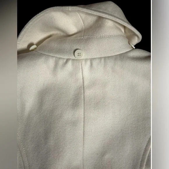 Guess Coat. Size Medium. - Picture 7 of 9